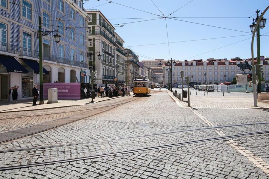 Magnificent Historical City Centre Apart With Terrace Lisbon Bagian luar foto